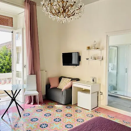 Be Happy Bed and Breakfast Σαλέρνο