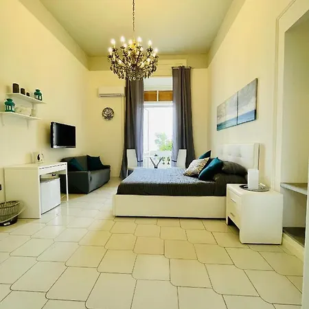 Be Happy Bed and Breakfast Σαλέρνο
